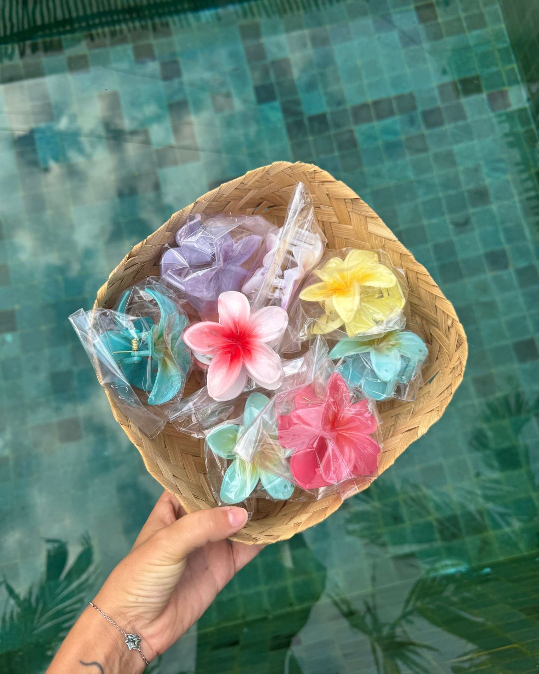 FRANGIPANI HAIRCLIP