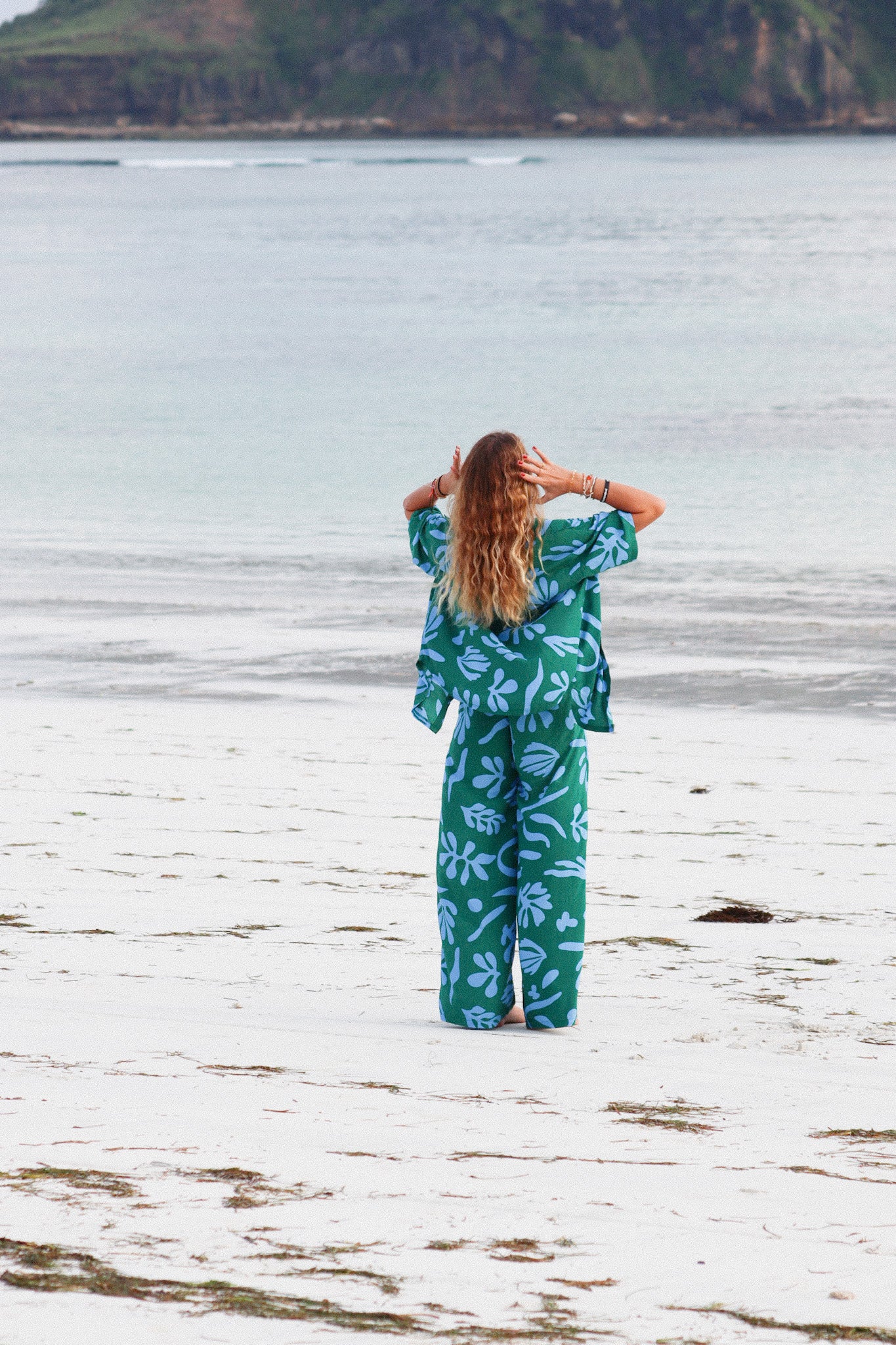 Handgemaakt op Bali: de oversized shirts met print van Muni The Label zitten heerlijk en passen bij alles!