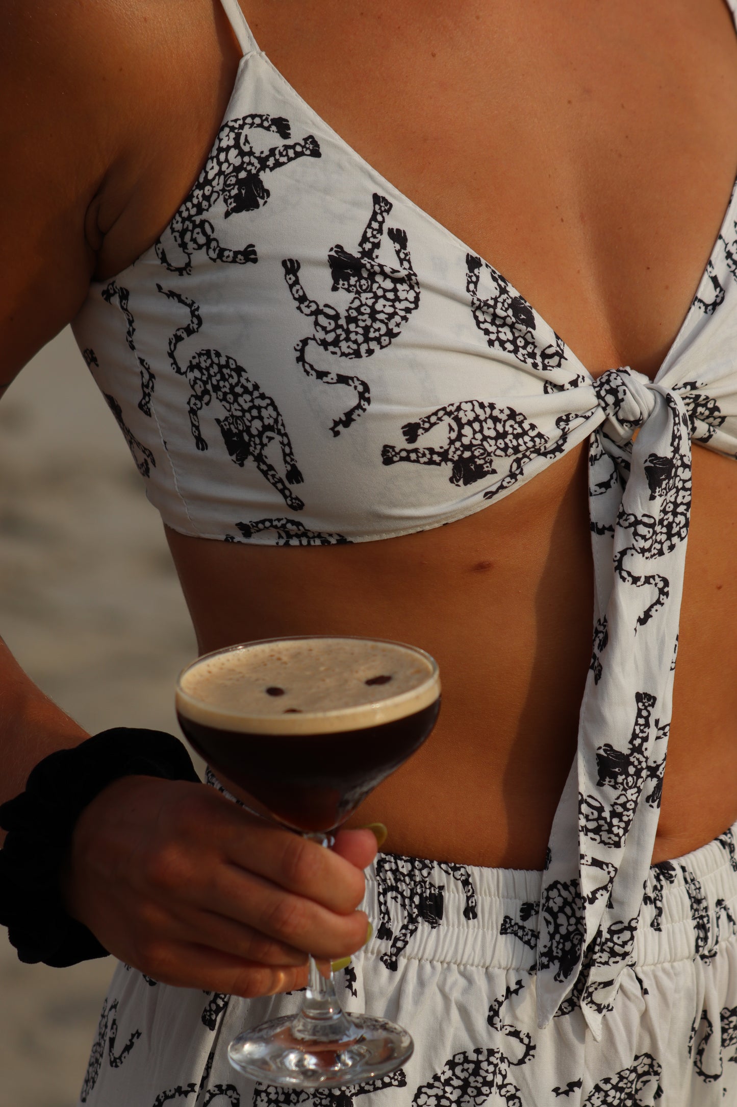 Muni The Label’s bra tops zijn luchtig, trendy en comfy. Draag ze met de Saaya set of je favoriete jeans!